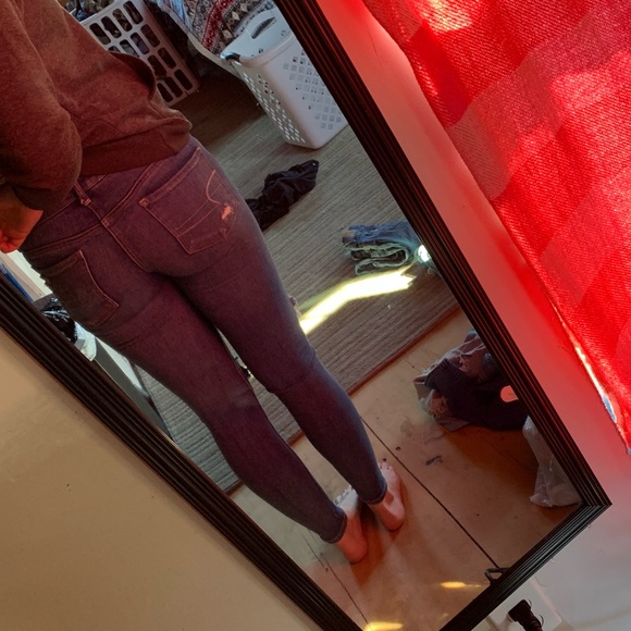 Size 2 American eagle distressed skinny jeans - Picture 3 of 7